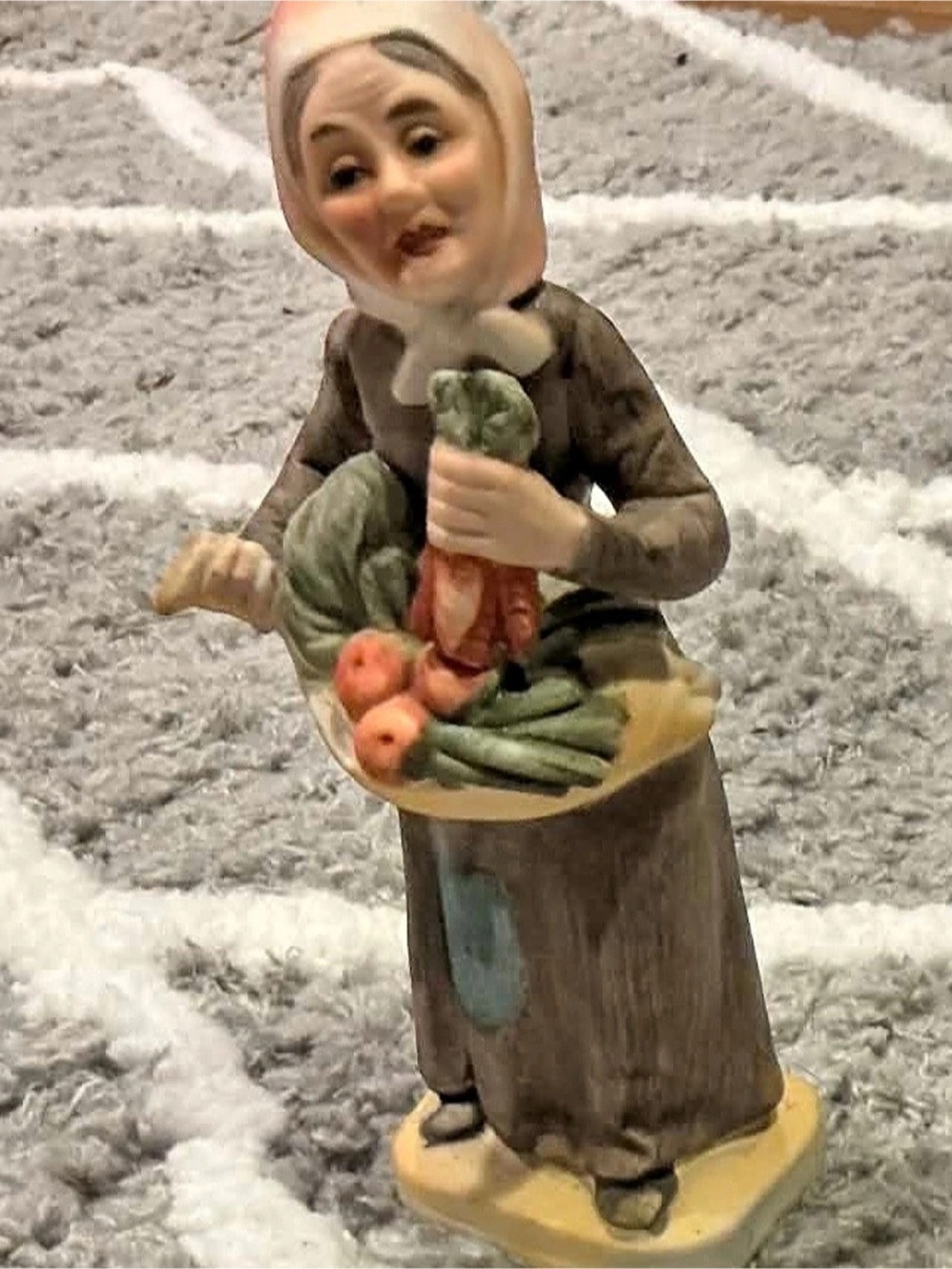 Harvest Figurine Decor - Brown & Green